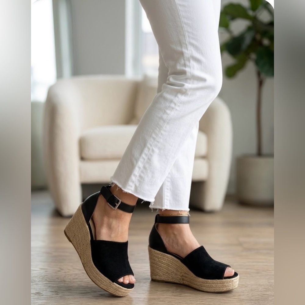 Marc Fisher Cala Black Suede Platform Wedge Sandal Size 10